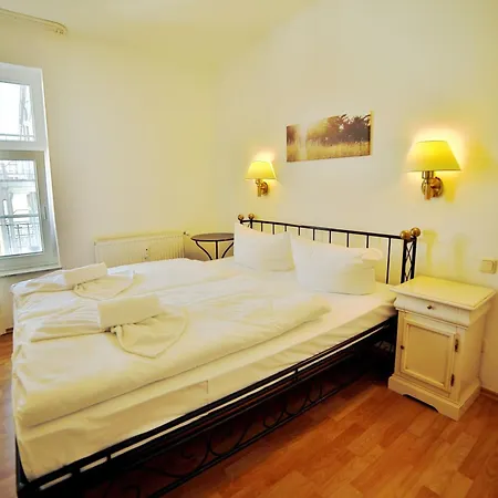 Апартаменты Binzer Strandgut Im Haus Jahreszeiten Остзебад Бинц